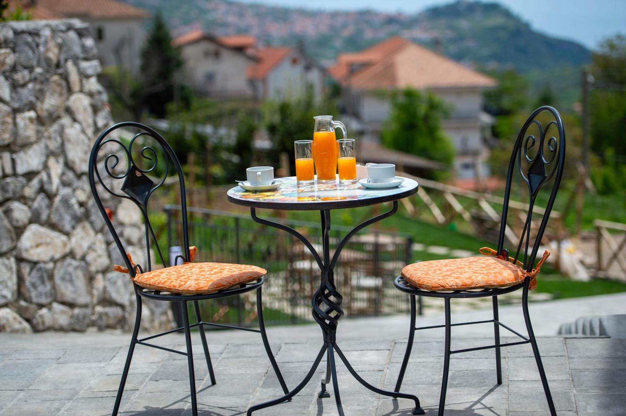 Bed and Breakfast Il Vigneto Di Nonno Pietro Аджерола Экстерьер фото